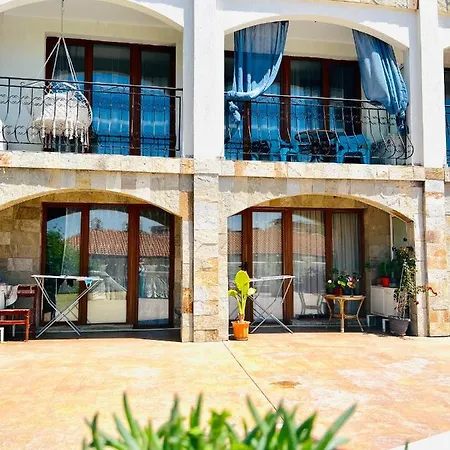Marina K-s Triumph Apartment